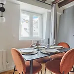 Stylish Apartment In Le Marais