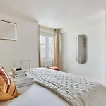 Stylish Apartment In Le Marais