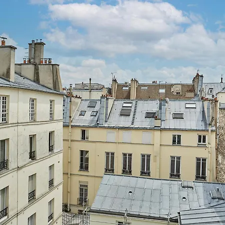 Stylish In Le Marais Parigi